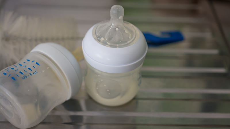 Bao lâu thay bình sữa cho bé thì tốt nhất? Lưu ý khi chọn bình sữa cho bé 2