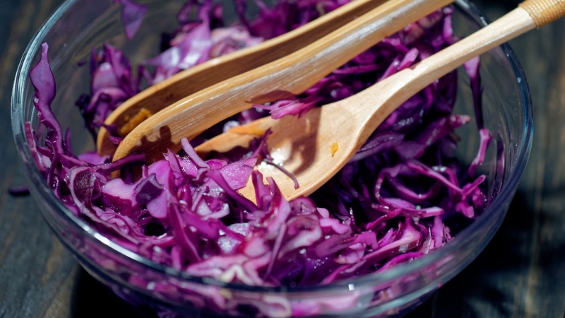 Bắp cải đỏ: Thành phần dinh dưỡng, lợi ích sức khỏe và cách ăn tốt nhất 2