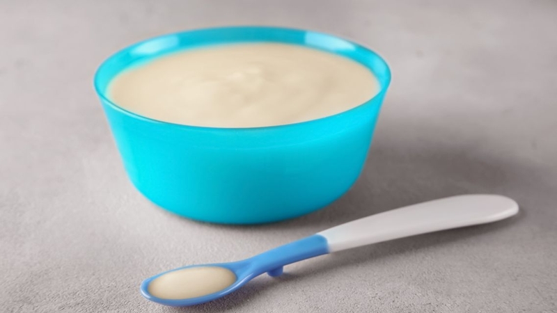 Bát ăn dặm cho bé cần được chọn lựa cẩn thận