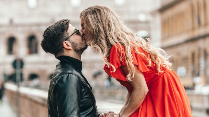 Hôn nhau mỗi ngày không chỉ là trải nghiệm yêu đương của các cặp đôi mà còn giúp kéo dài tuổi thọ