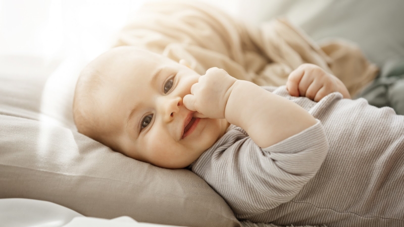 Bật mí 5 mẹo giúp bé hết mút tay hiệu quả 2