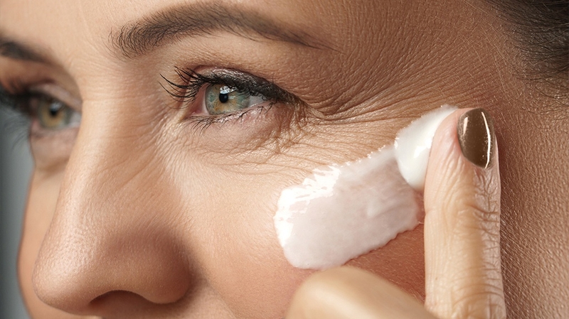 Bật mí bí quyết chăm sóc da tuổi 50 để duy trì vẻ đẹp tuổi đôi mươi 1