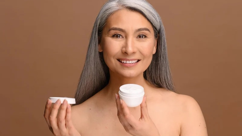 Bật mí bí quyết chăm sóc da tuổi 50 để duy trì vẻ đẹp tuổi đôi mươi 3