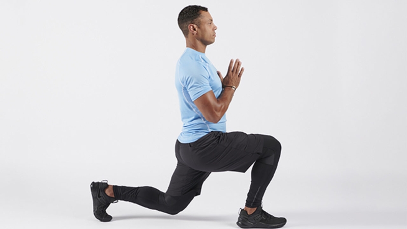 Lunges là một trong những bài tập cơ bản tốt nhất cho nam giới tập luyện tại nhà