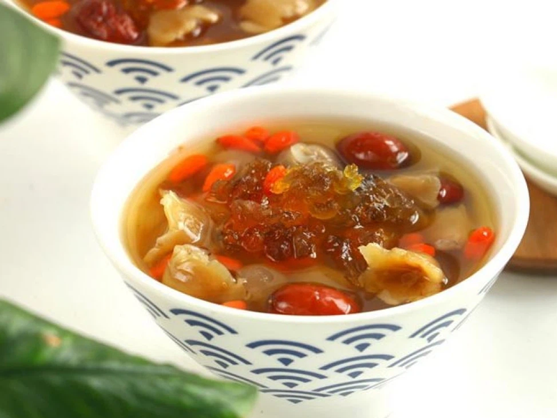 Chè tuyết yến hiện nay rất phổ biến được chị em phụ nữ yêu thích và có nhiều cách chế biến