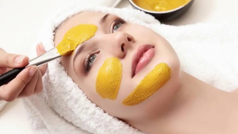 Có rất nhiều công thức để làm các loại mặt nạ tinh bột nghệ khác nhau để trị mụn