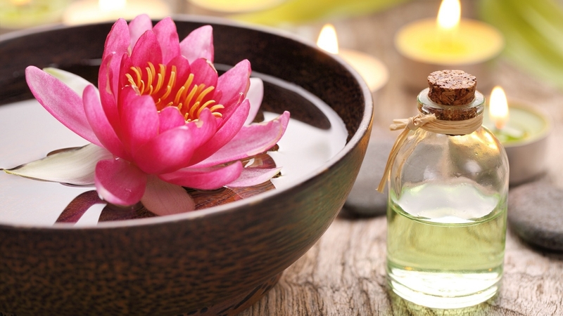 Bật mí những tác dụng tuyệt vời của tinh dầu hoa sen 1