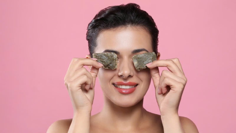 Bất ngờ với công dụng của trà túi lọc với đôi mắt 1