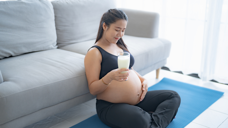 Thay vì cà phê, mẹ bầu có thể chuyển sang các thức uống lành mạnh hơn