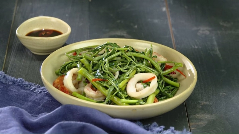 Bầu 3 tháng đầu ăn rau nhút được không? Lưu ý khi ăn rau nhút 3