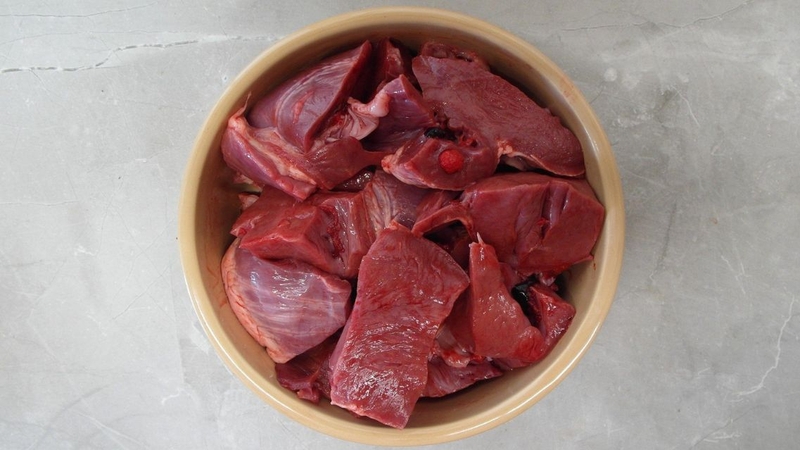 Nhiều người muốn biết bầu 3 tháng đầu ăn tim heo được không