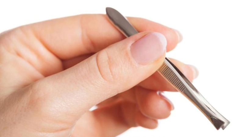 Nhổ lông có thể gây đau và kích ứng da trong thai kỳ