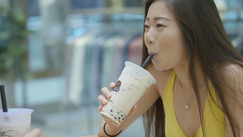 Không ít người thắc mắc bầu 3 tháng đầu uống trà sữa được không