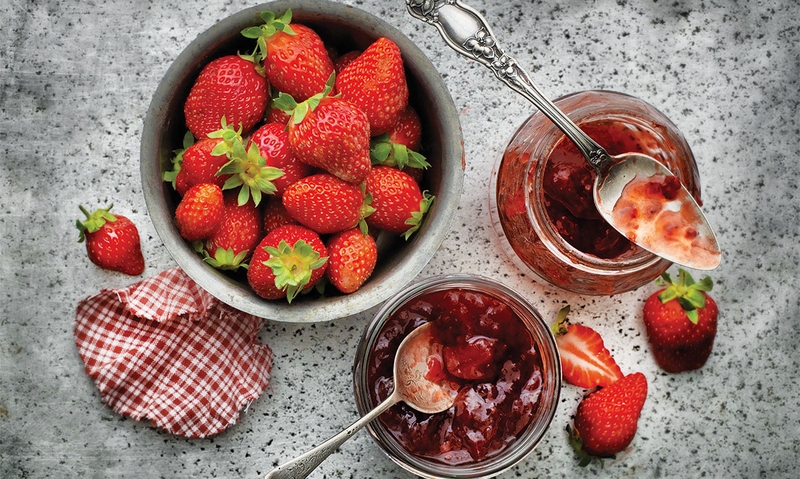 bầu ăn dâu tây 3