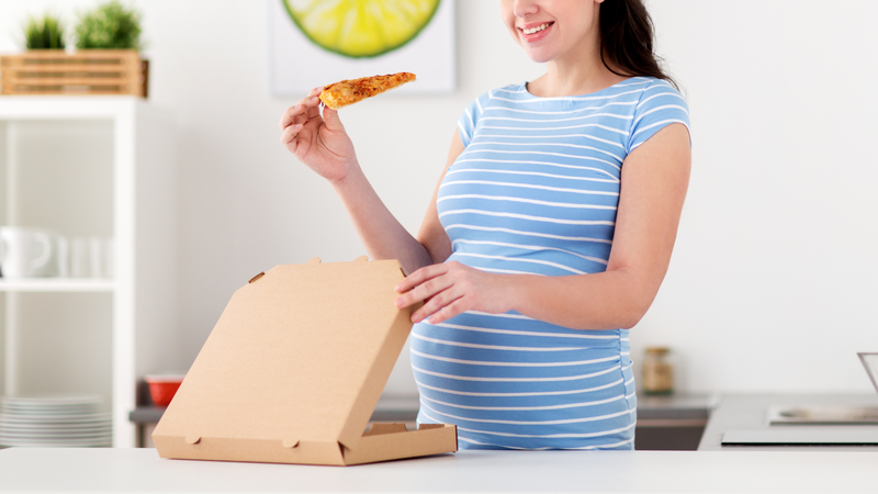 Bầu ăn pizza được không? Đây là câu hỏi được nhiều mẹ bầu quan tâm