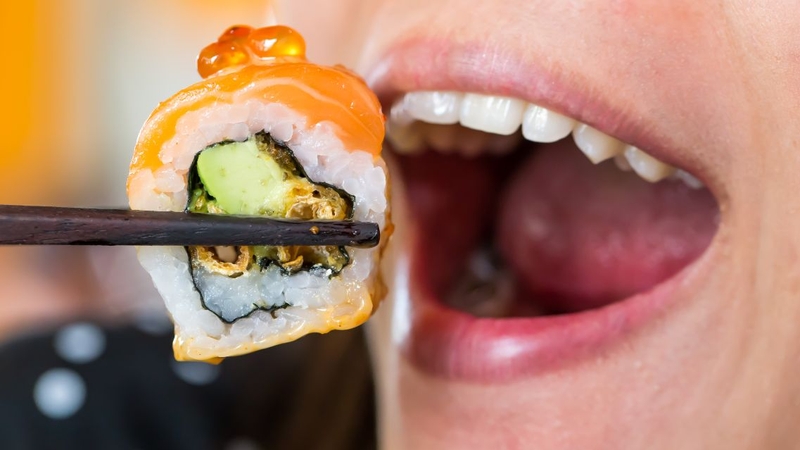 Bầu ăn sushi được không? Cách ăn sushi an toàn cho mẹ bầu 2