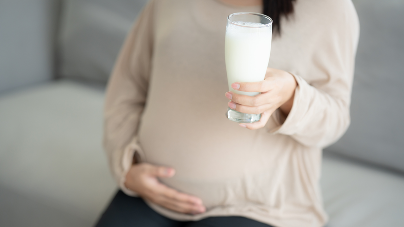 Giải đáp bà bầu uống sữa tươi không đường từ tháng thứ mấy