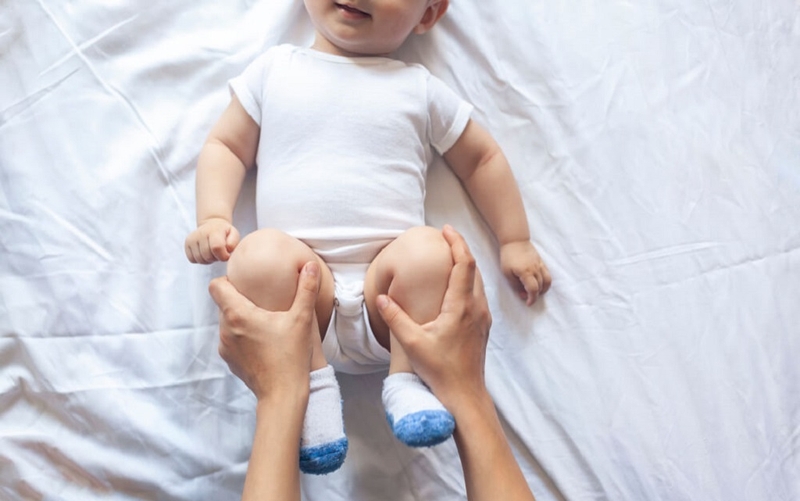 Bé 10 tháng bị táo bón phải làm sao 4