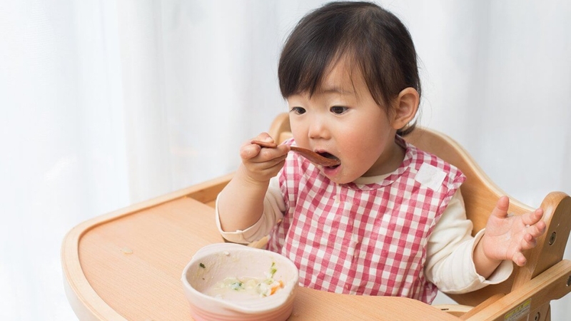 Bé 15 tháng biếng ăn phải làm sao? Giải pháp can thiệp hiệu quả 2