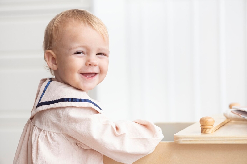 Bé 2 tuổi có sự phát triển như thế nào về vận động, ngôn ngữ, nhận thức, cảm xúc?