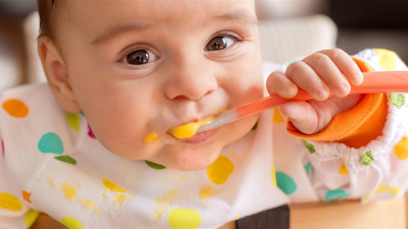 Giải đáp bé 6 - 7 tháng ăn đu đủ được không?