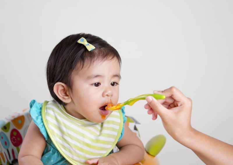 Bé 6 tháng ăn dặm bao nhiêu là đủ? Vai trò của việc ăn dặm đối với trẻ 4