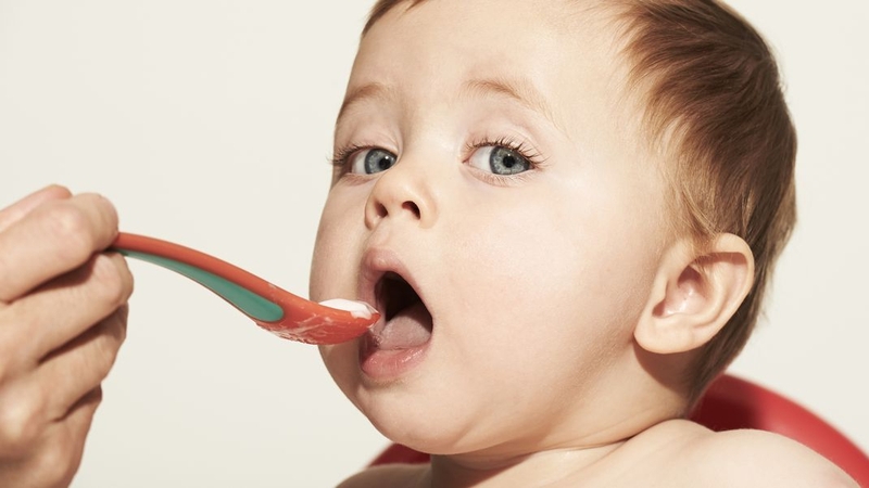 Hỏi đáp mẹ và bé: Bé 6 tháng ăn dặm ngày mấy lần? 1