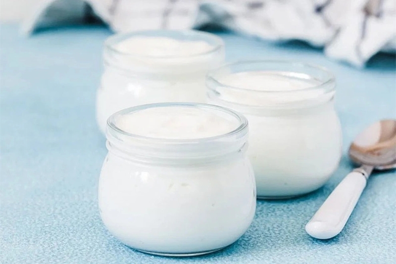 Bé 6 tháng ăn sữa chua được không? Cách chọn các loại sữa chua tốt nhất cho bé 1
