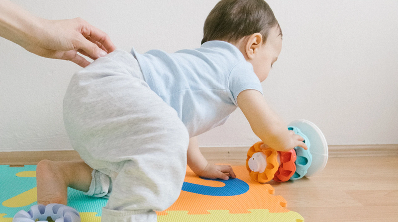 Bé 8 tháng tuổi biết làm gì? Khám phá những bước tiến đầu đời ấn tượng 2