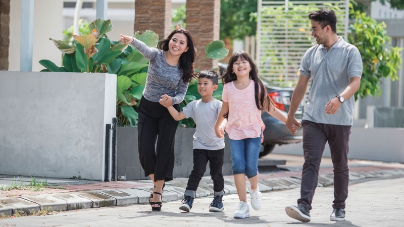 Cho bé đi bộ nhiều có tốt không? Lợi ích khi bé đi bộ đúng cách 4