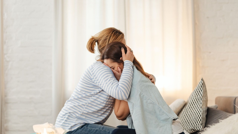 Bé gái 5 tuổi ra khí hư màu vàng có đáng lo? Cha mẹ cần làm gì? 3