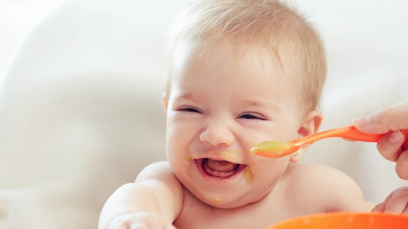Bé mấy tháng ăn được đậu xanh? Bé 6 tháng tuổi có thể làm quen với đậu xanh