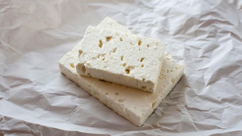 Bé mấy tháng ăn được phô mai tách muối? Lợi ích và một số lưu ý cha mẹ cần biết 1