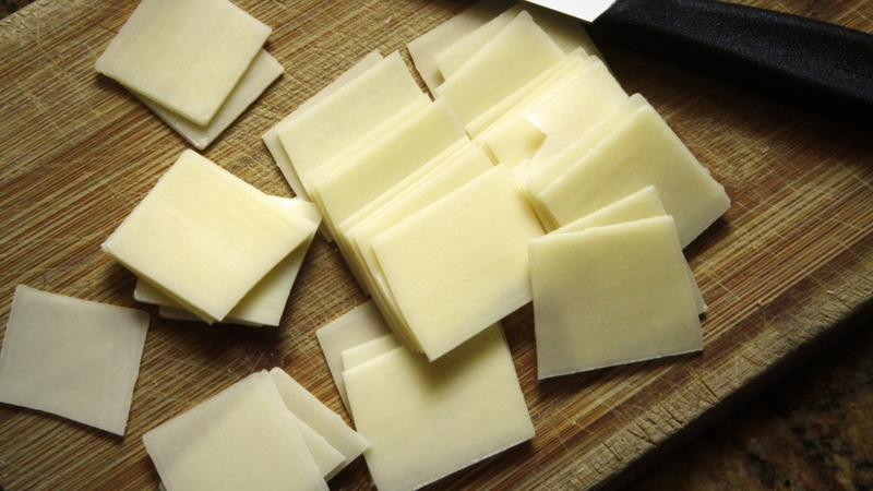 Bé mấy tháng ăn được phô mai tách muối? Lợi ích và một số lưu ý cha mẹ cần biết 4