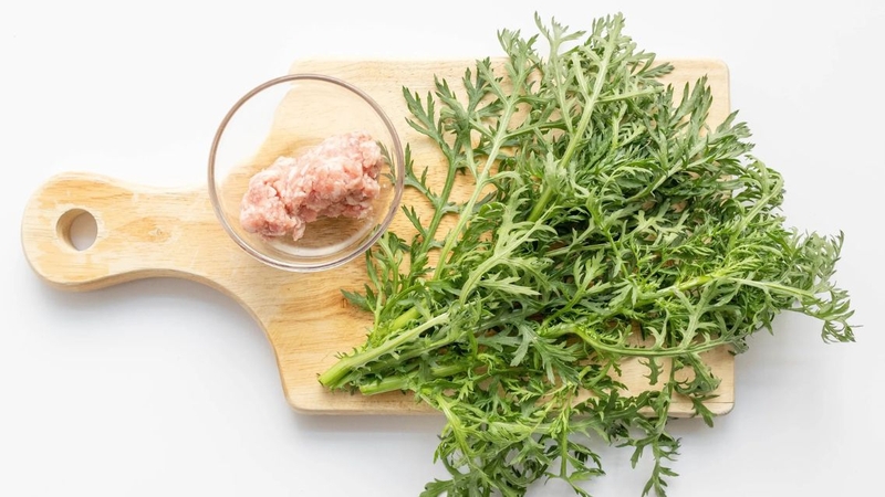 Rau cải cúc lành tính, tốt cho sức khỏe của bé nếu được ăn đúng cách