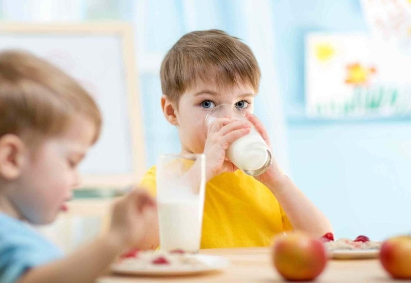 Bé mấy tháng tuổi có thể uống sữa hạt? Cho bé uống sữa hạt đúng cách 4