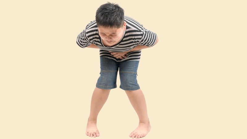 Bé trai bị đau bộ phận sinh dục thường hay chạm vào vùng kín