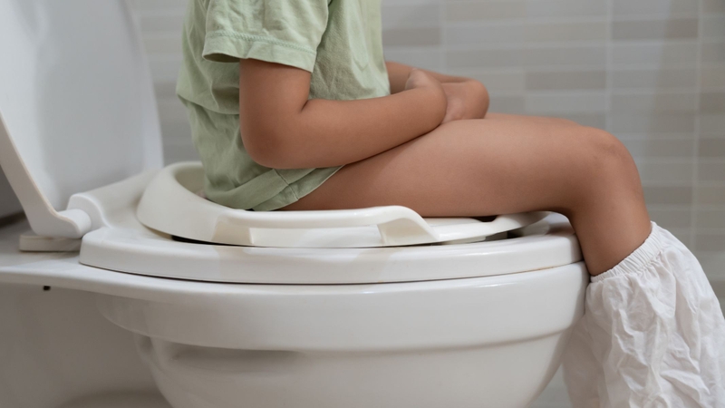 Hệ tiêu hóa của trẻ còn non yếu và chưa hoàn thiện nên dễ bị kháng sinh tác động