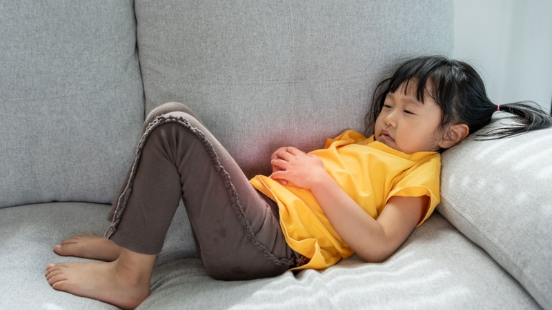 Cha mẹ cần theo dõi sát sao biểu hiện của trẻ khi có dấu hiệu bất thường về tiêu hóa