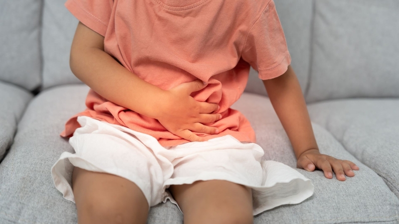 Bù nước và điện giải là ưu tiên hàng đầu khi trẻ bị tiêu chảy