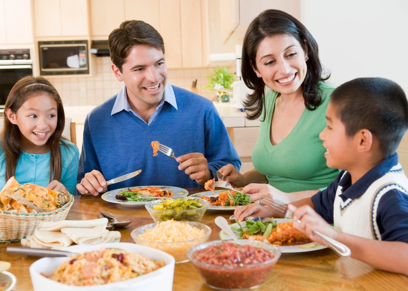 Bé xem điện thoại mới chịu ăn: Tác hại và cách xử lý như thế nào? 5