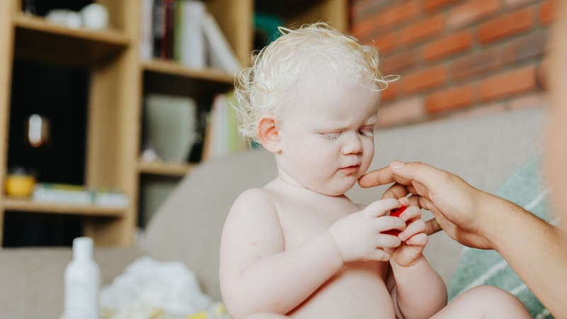 Nguy cơ con mắc bạch tạng phụ thuộc vào gen di truyền từ bố và mẹ