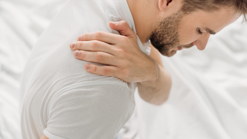 Bệnh đau vai gáy có nguy hiểm không? Điều trị bằng cách nào? 1