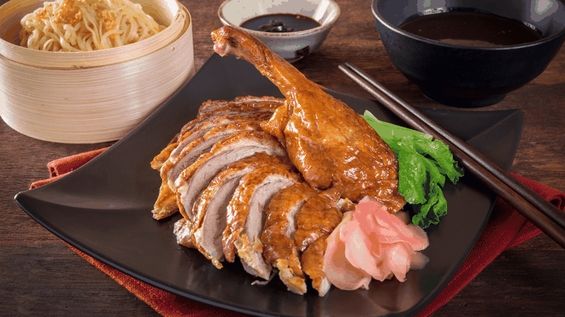 Thịt ngan có hàm lượng purine trung bình, người bệnh gút vẫn có thể ăn với lượng vừa phải, bỏ da và ưu tiên chế biến luộc hoặc hấp để an toàn cho sức khỏe