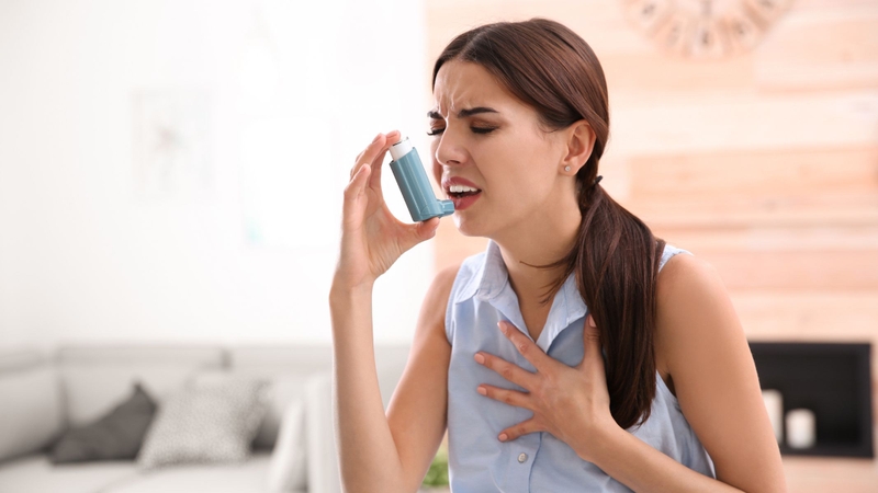 Corticosteroid có vai trò chống viêm, giảm phù nề niêm mạc phế quản