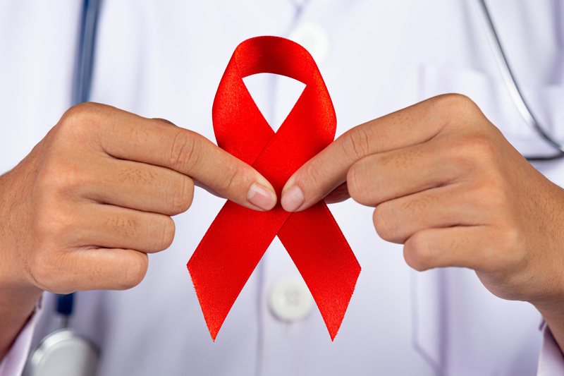 Bệnh HIV có lây qua vết xước nhỏ hay không?4