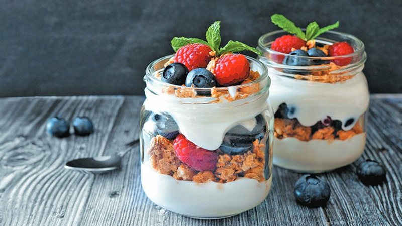 Ưu tiên sử dụng sữa chua không đường để hỗ trợ giảm lang ben