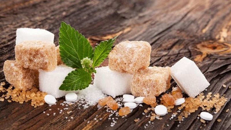 Đường giúp nấm trên da phát triển có thể khiến tình trạng lang ben nghiêm trọng hơn