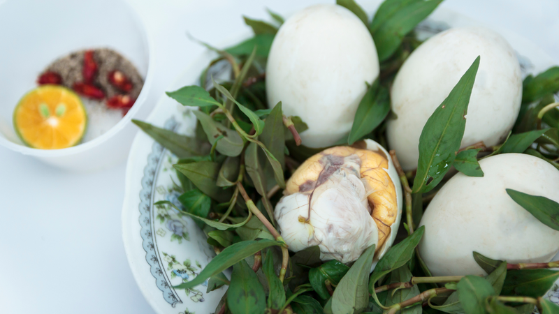 Lao phổi ăn trứng vịt lộn được không? Có thể ăn được, nhưng cần tham khảo ý kiến bác sĩ