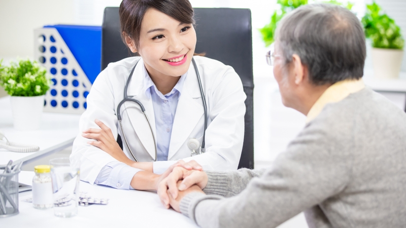 Tuân thủ phác đồ điều trị và theo dõi tác dụng phụ giúp nâng cao hiệu quả điều trị